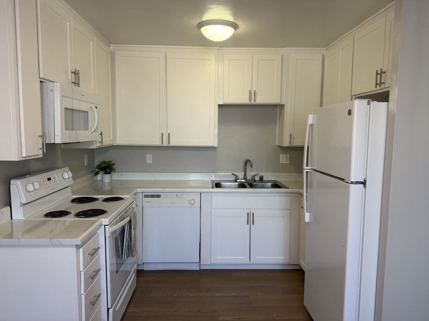 117 - West Fifth Apartments 2 of 6