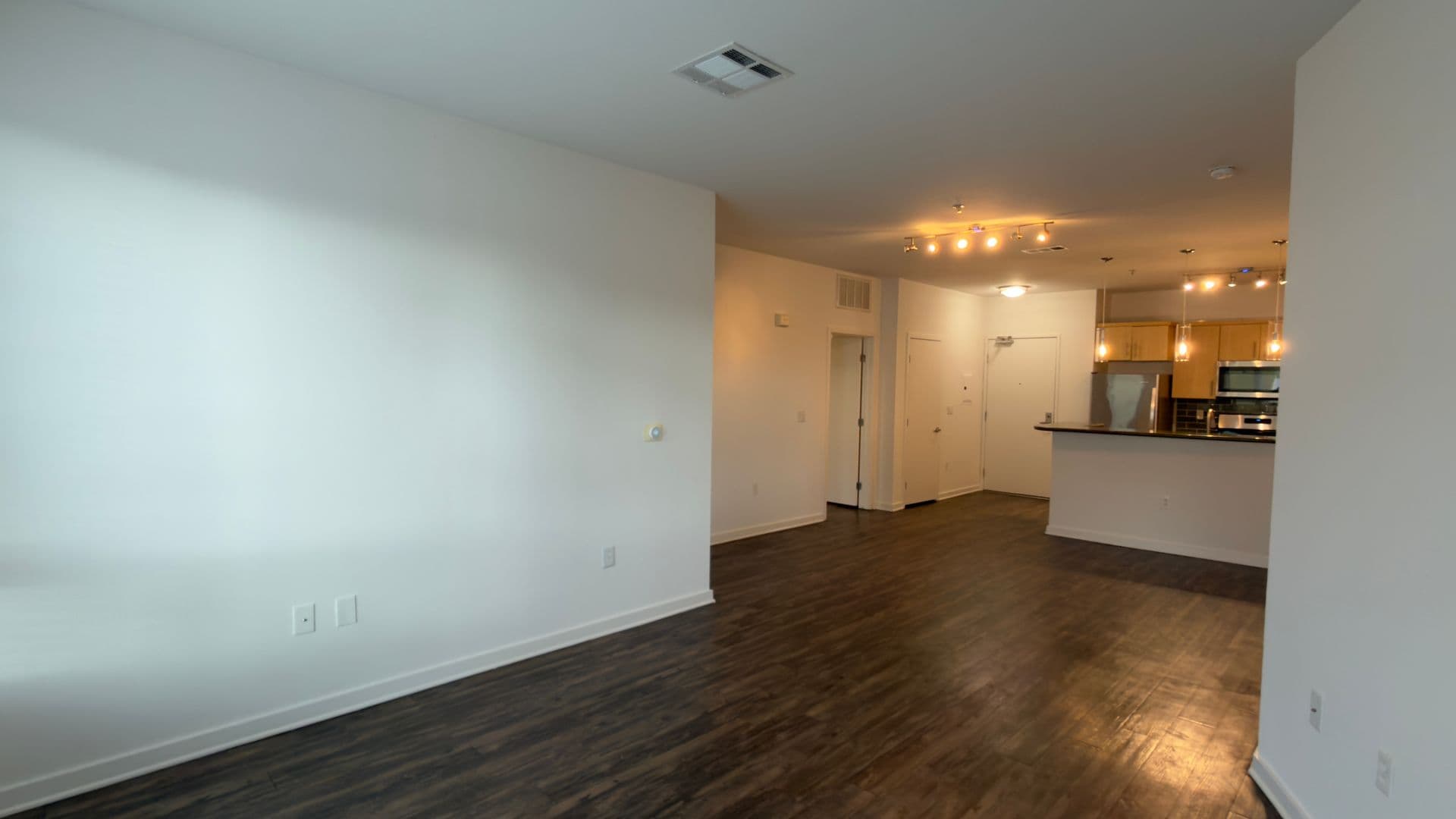 135 - Canvas LA Apartments 4 of 11