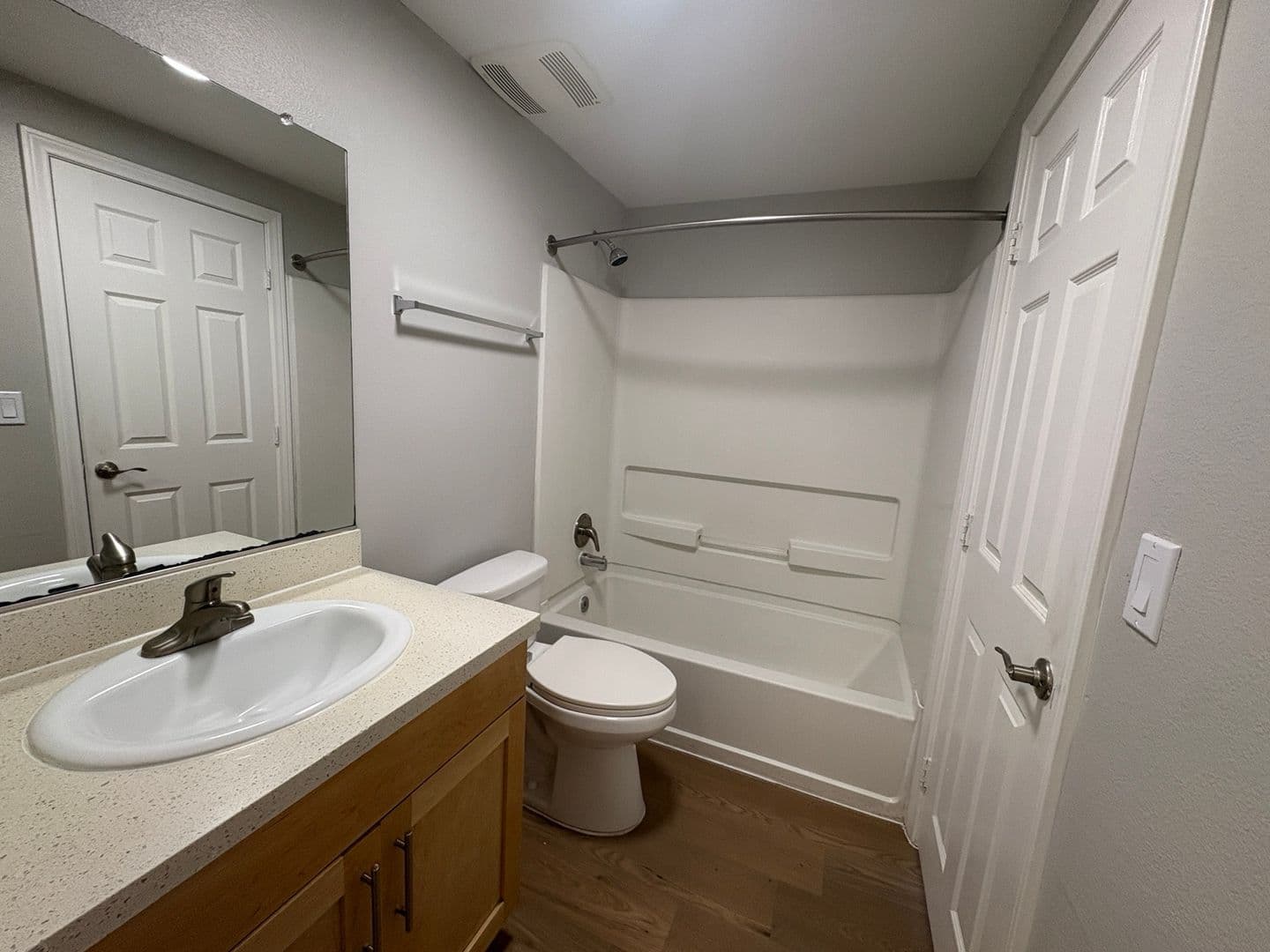 055 - Villa Del Sol Apartment Homes 5 of 7