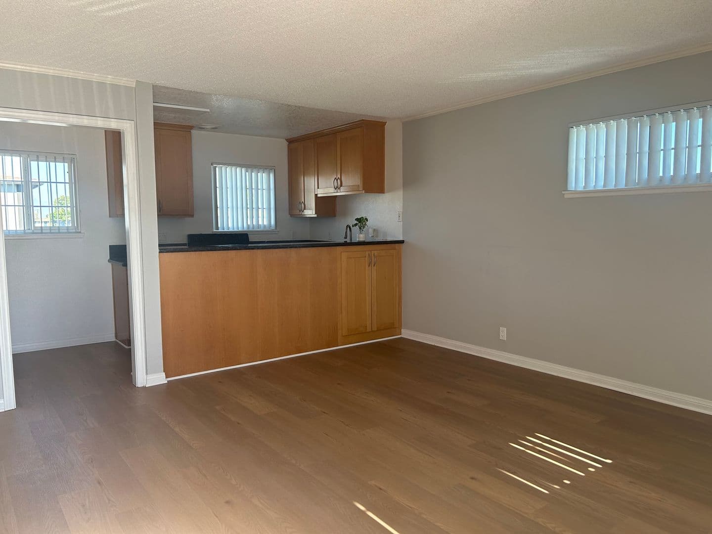 055 - Villa Del Sol Apartment Homes 3 of 8