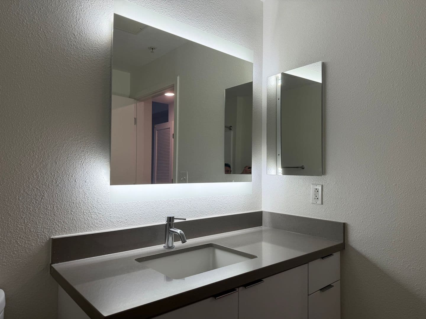 135 - Canvas LA Apartments 5 of 6