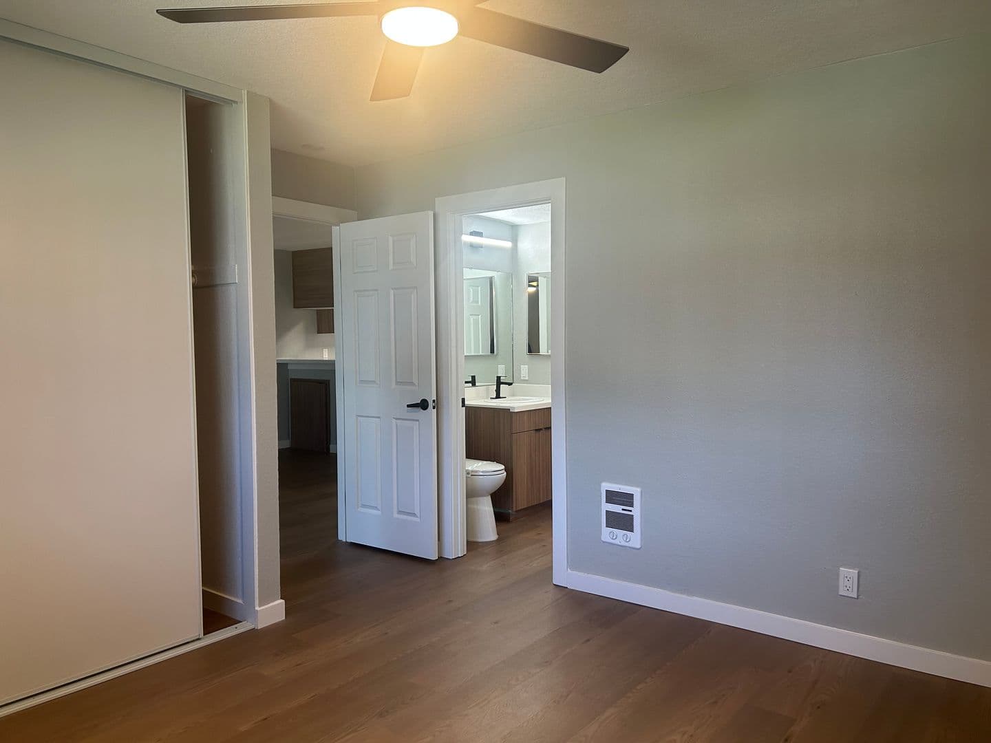 055 - Villa Del Sol Apartment Homes 4 of 9