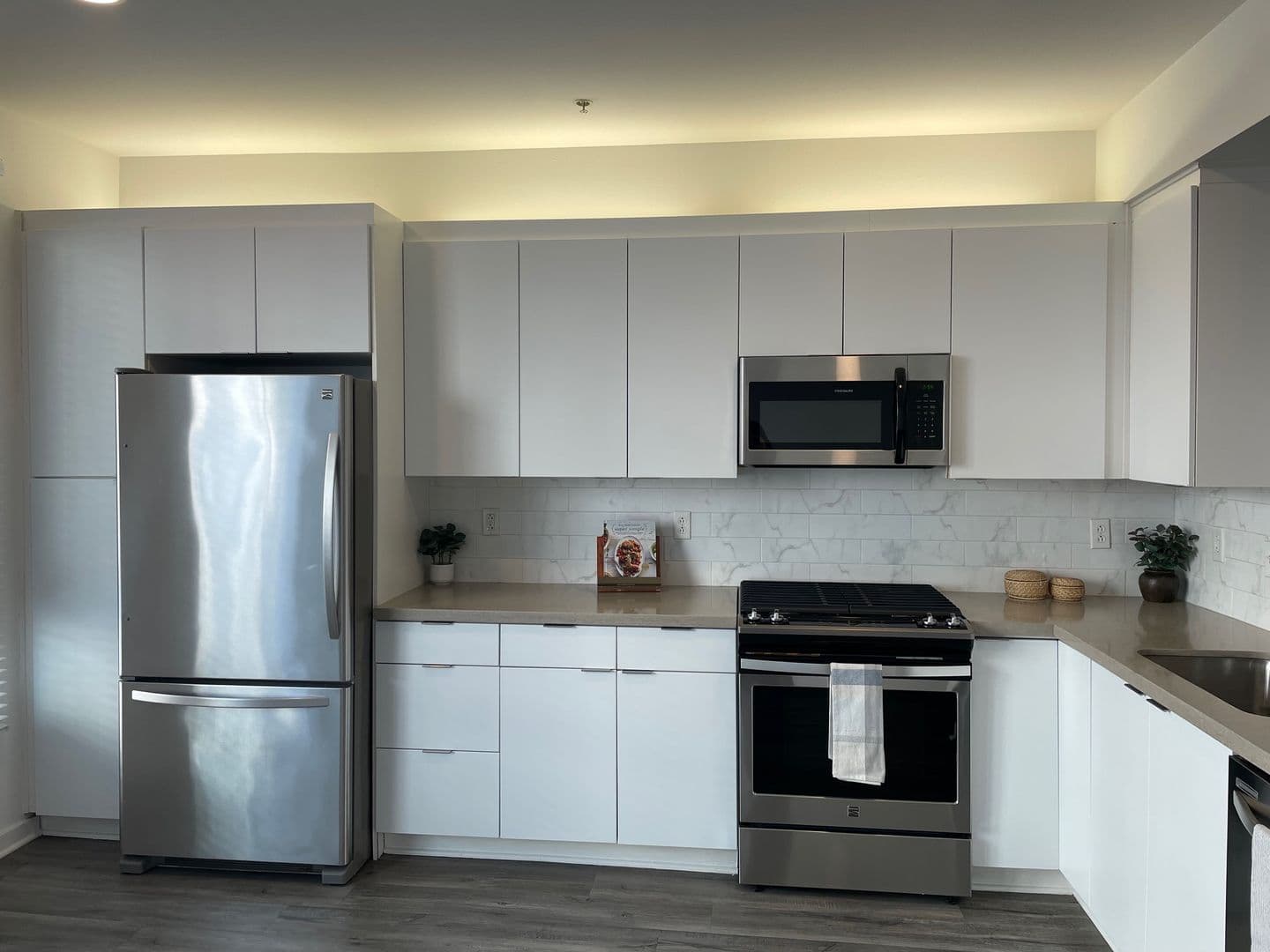 135 - Canvas LA Apartments 2 of 9