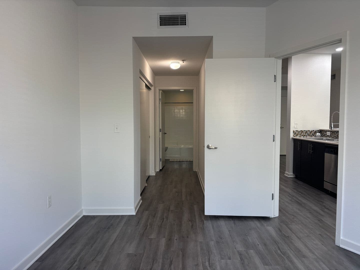 135 - Canvas LA Apartments 5 of 11