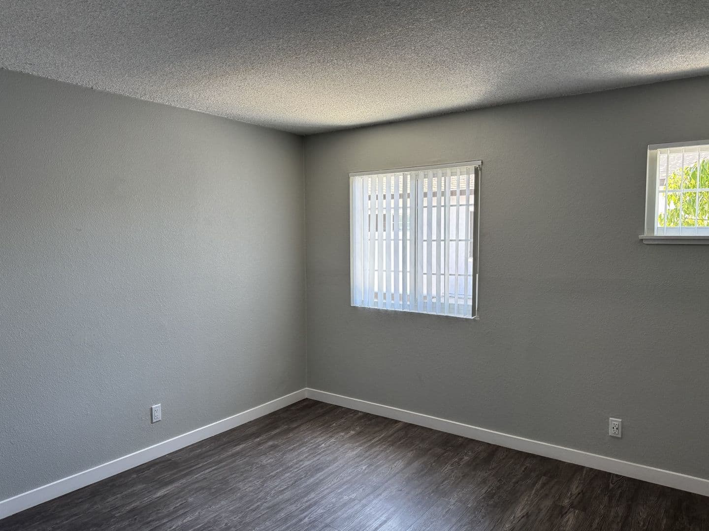 055 - Villa Del Sol Apartment Homes 2 of 8