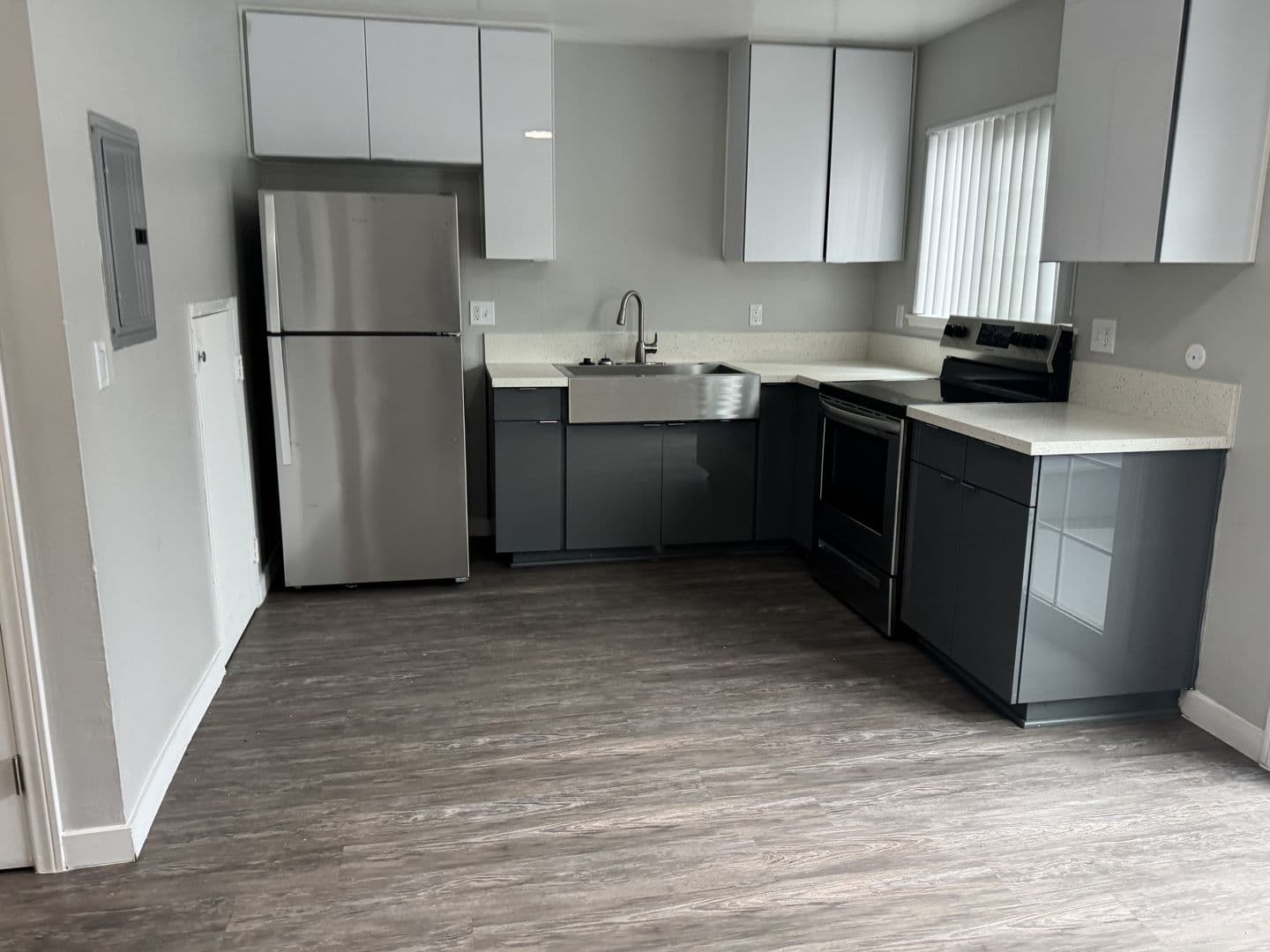 055 - Villa Del Sol Apartment Homes 2 of 10