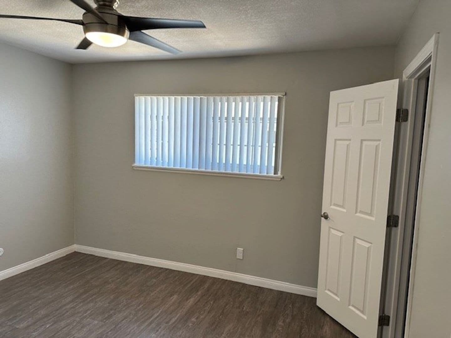 055 - Villa Del Sol Apartment Homes 5 of 8