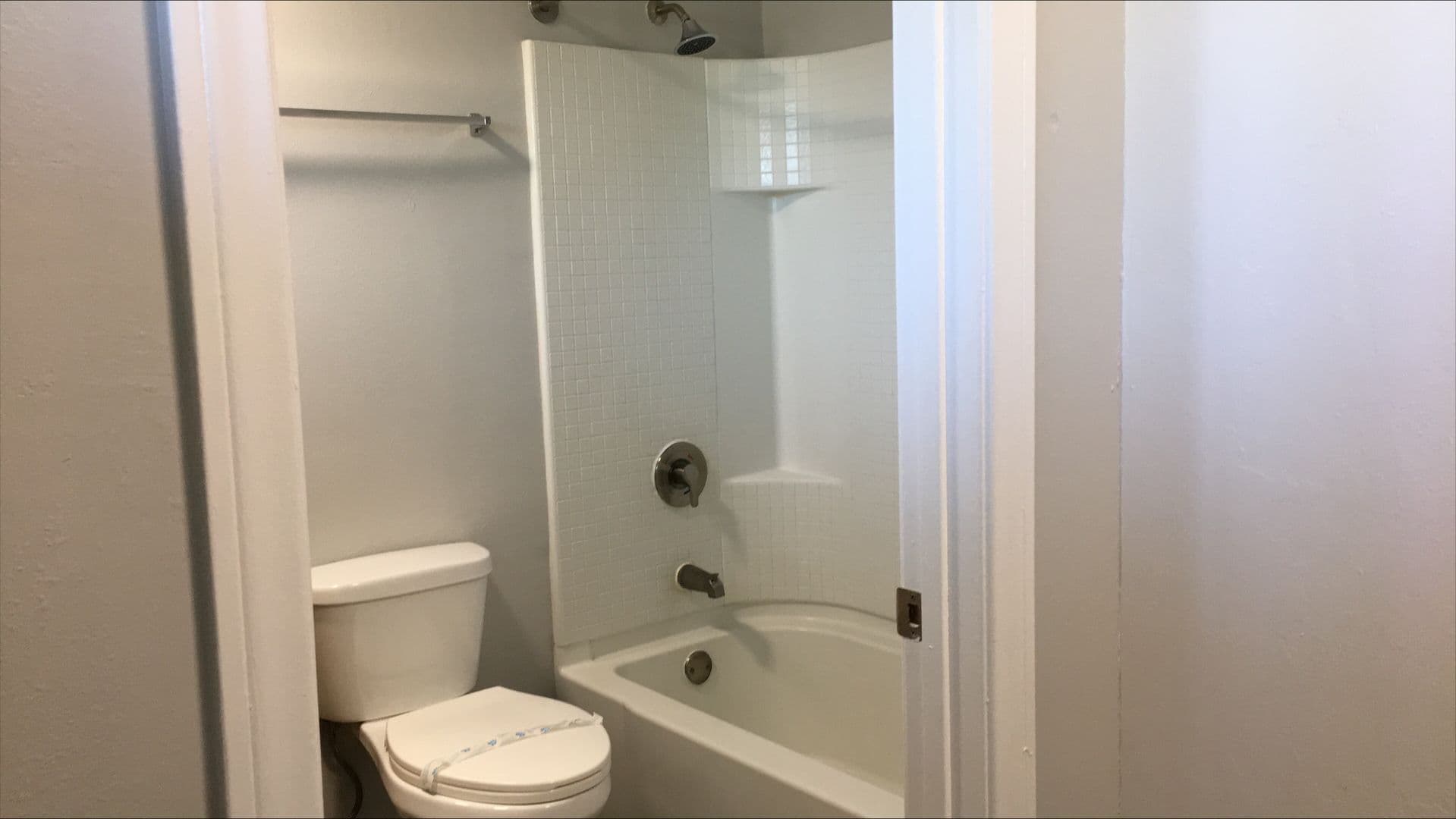 055 - Villa Del Sol Apartment Homes 2 of 4