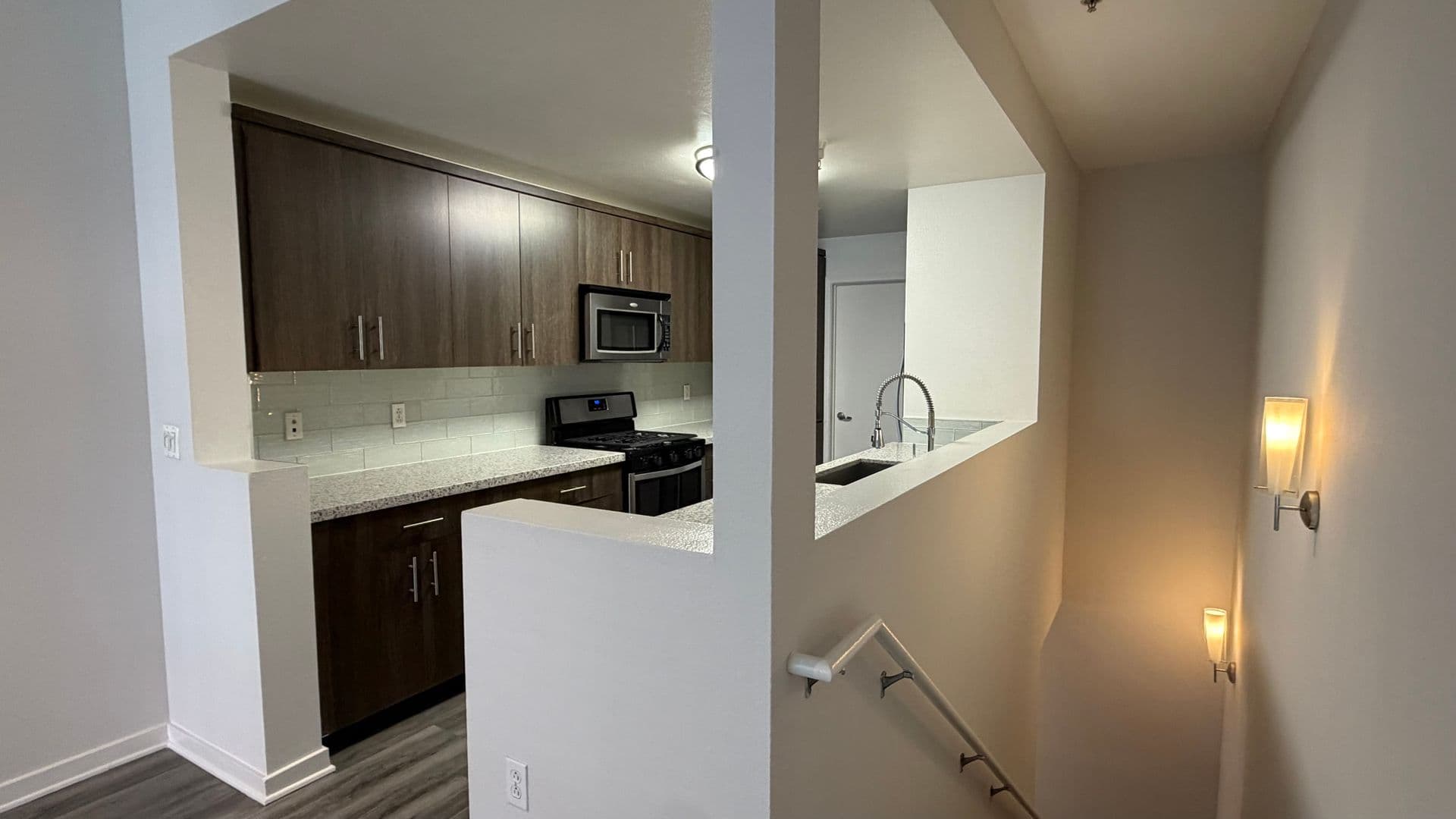 135 - Canvas LA Apartments 3 of 9