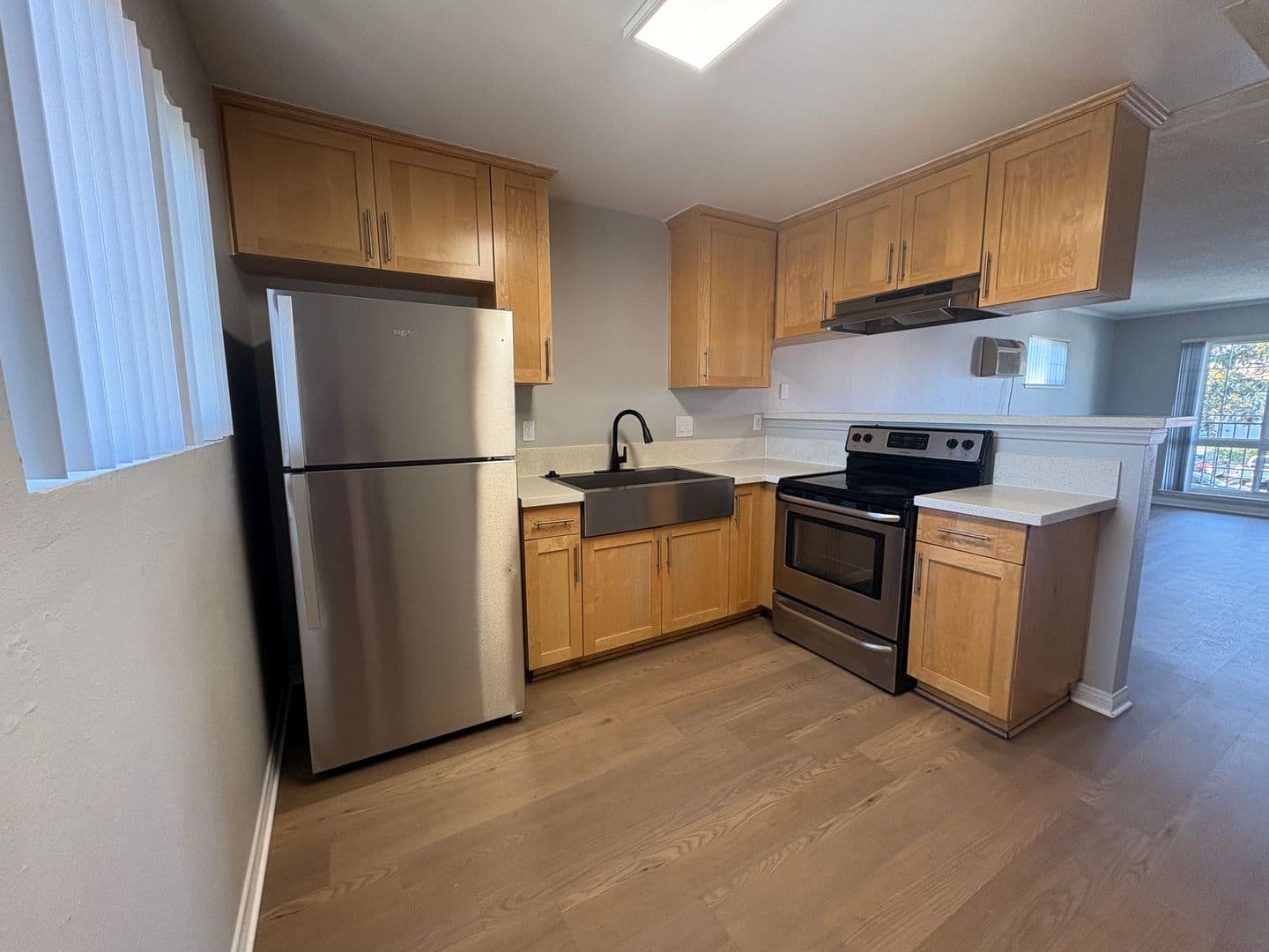 055 - Villa Del Sol Apartment Homes 2 of 7