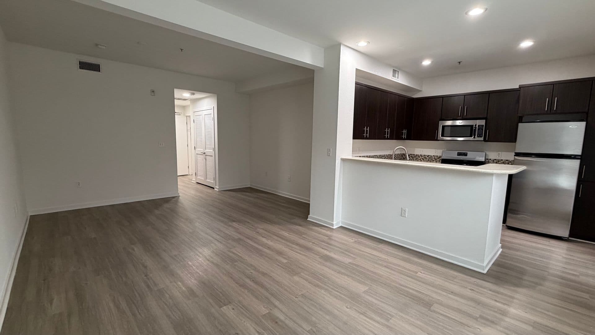 135 - Canvas LA Apartments 5 of 9