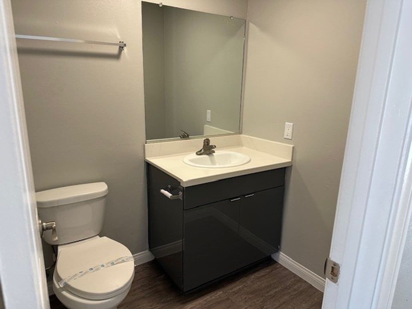 055 - Villa Del Sol Apartment Homes 2 of 8
