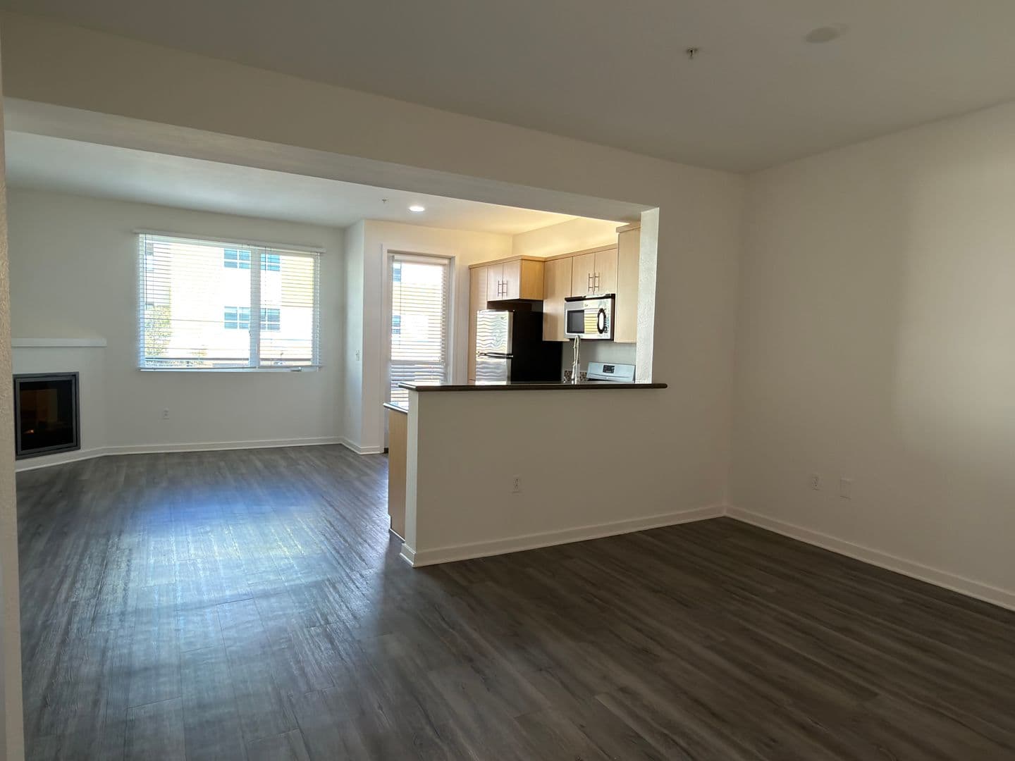 135 - Canvas LA Apartments 2 of 12