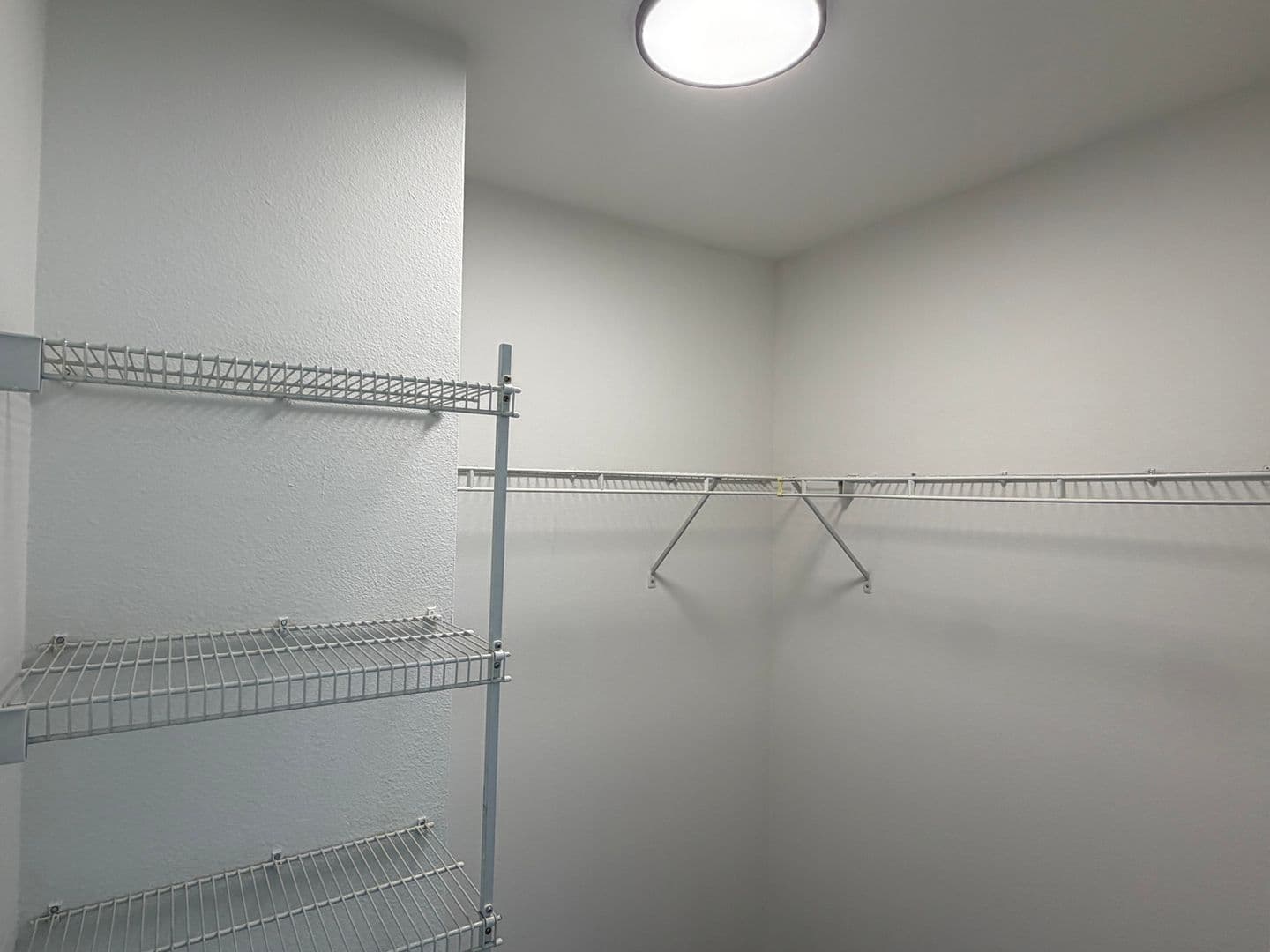 135 - Canvas LA Apartments 4 of 6