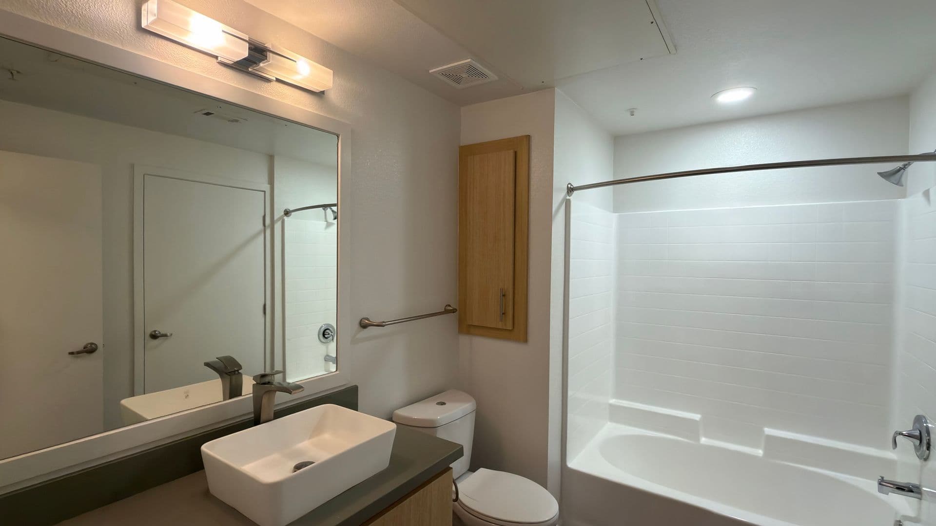 135 - Canvas LA Apartments 6 of 8