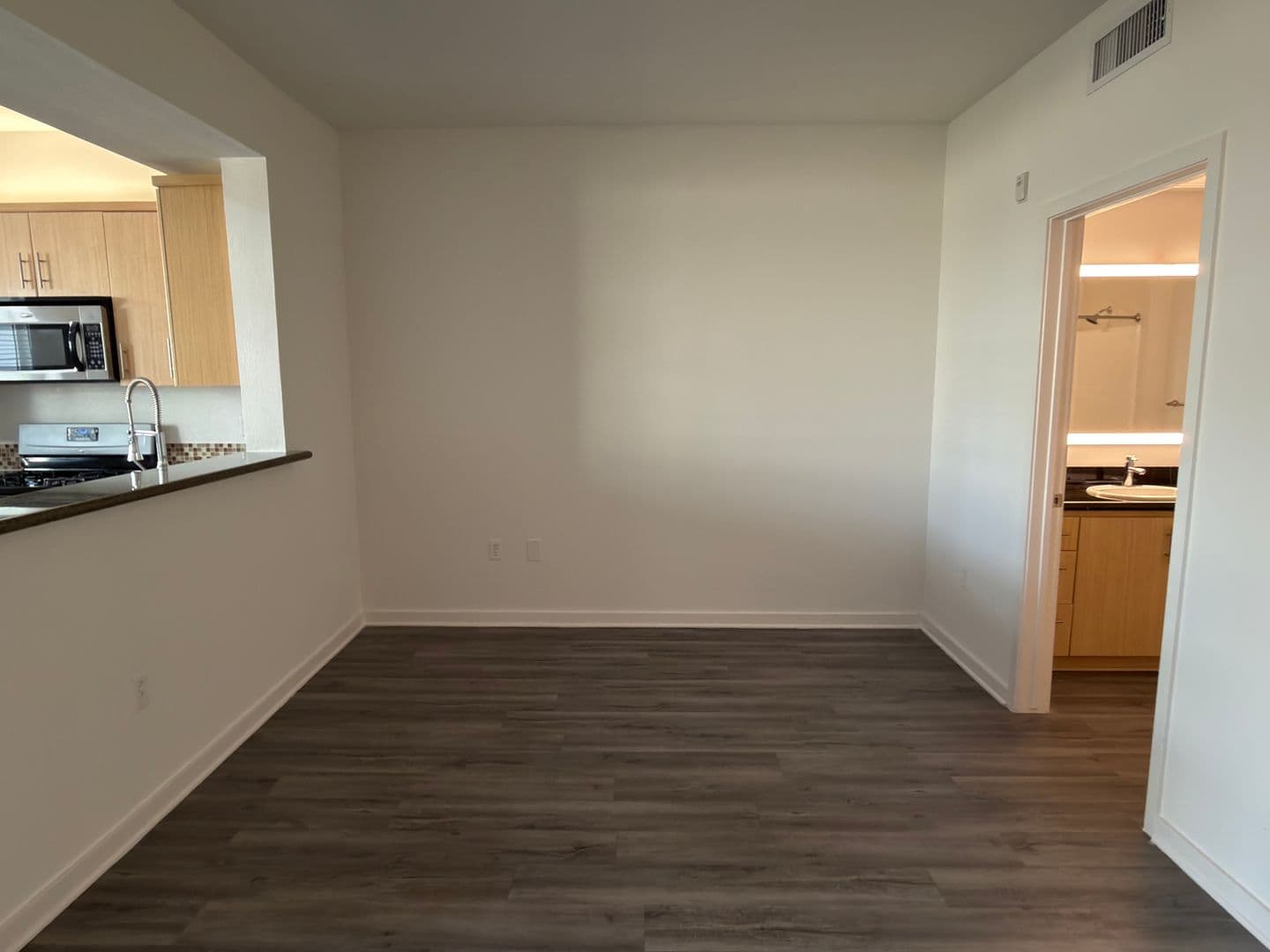 135 - Canvas LA Apartments 11 of 12