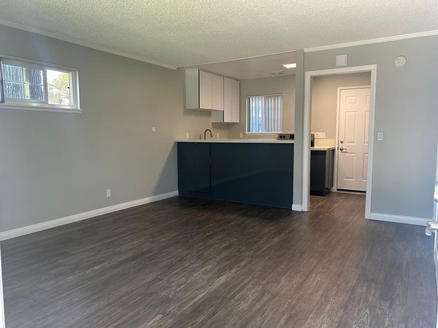 055 - Villa Del Sol Apartment Homes 3 of 8