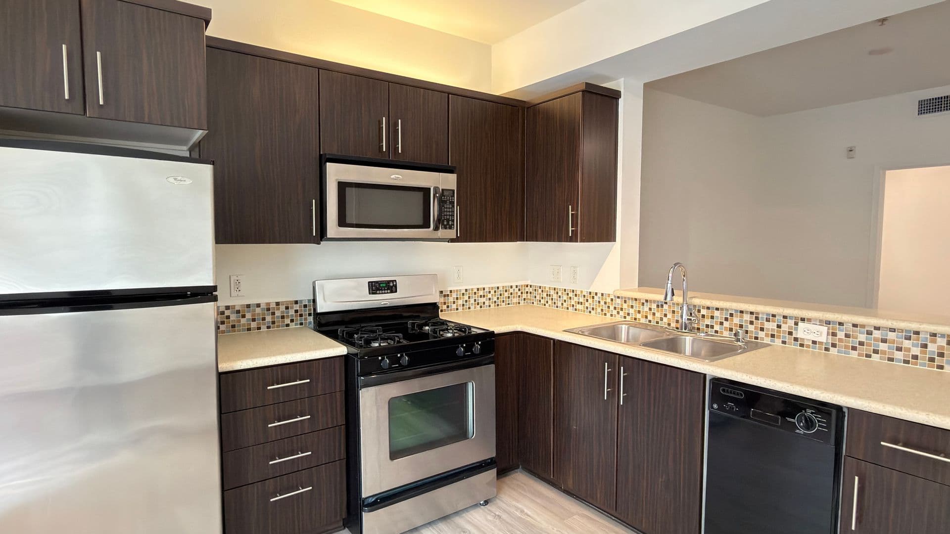 135 - Canvas LA Apartments 3 of 7