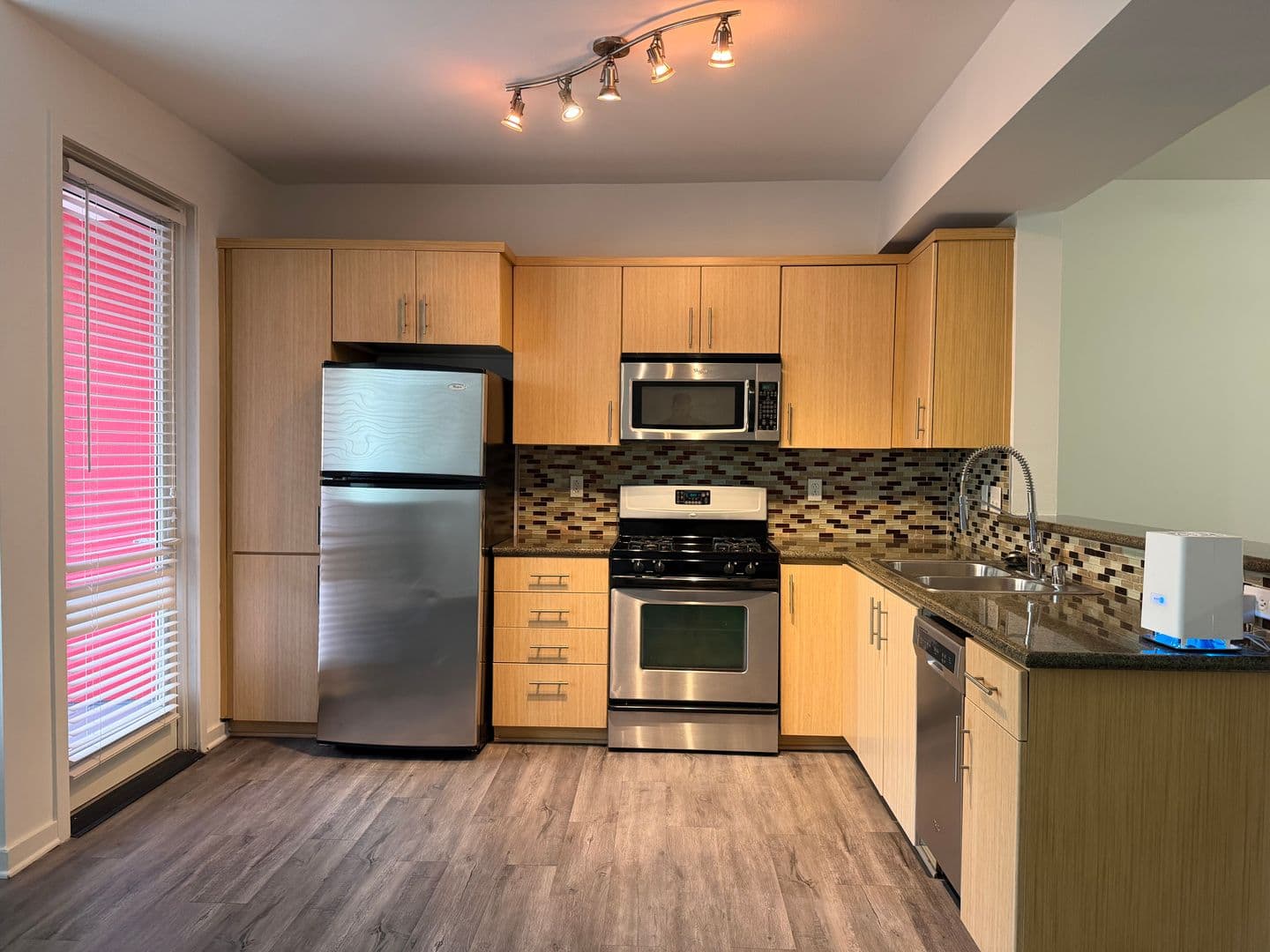 135 - Canvas LA Apartments 3 of 9
