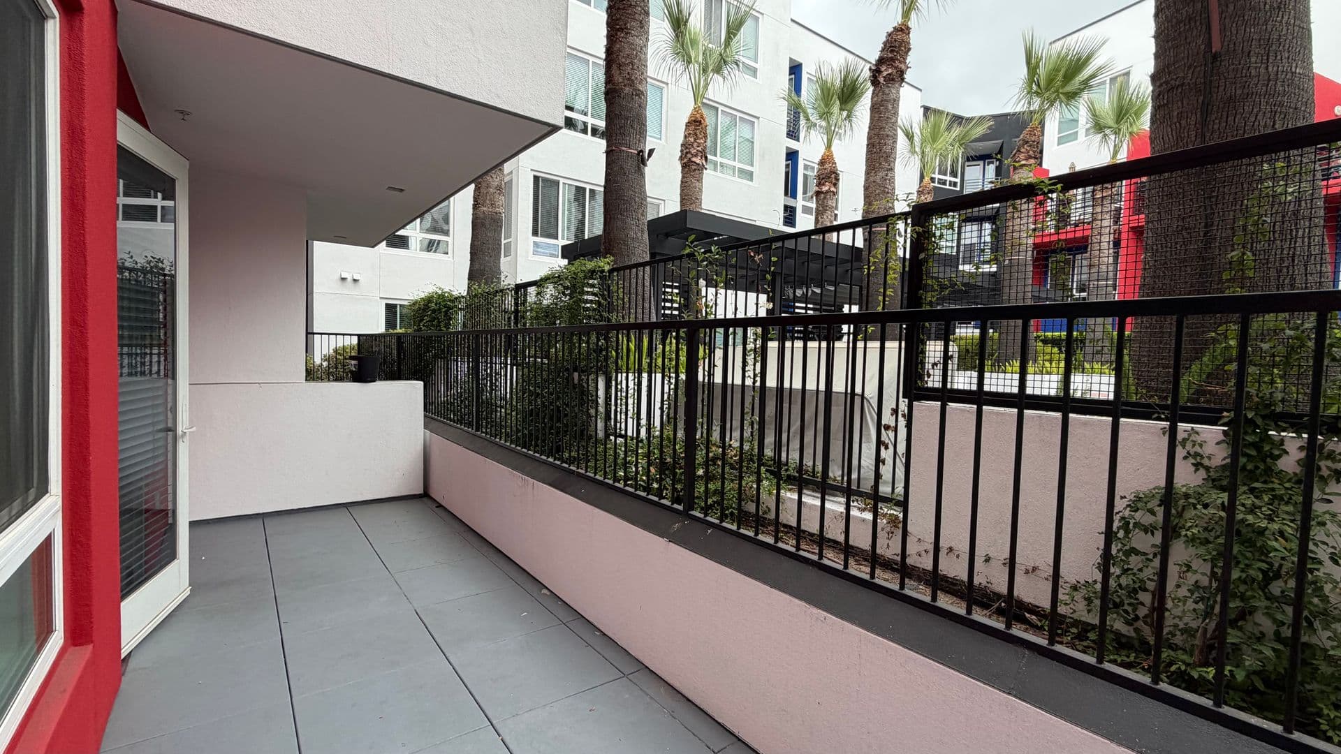 135 - Canvas LA Apartments 4 of 9