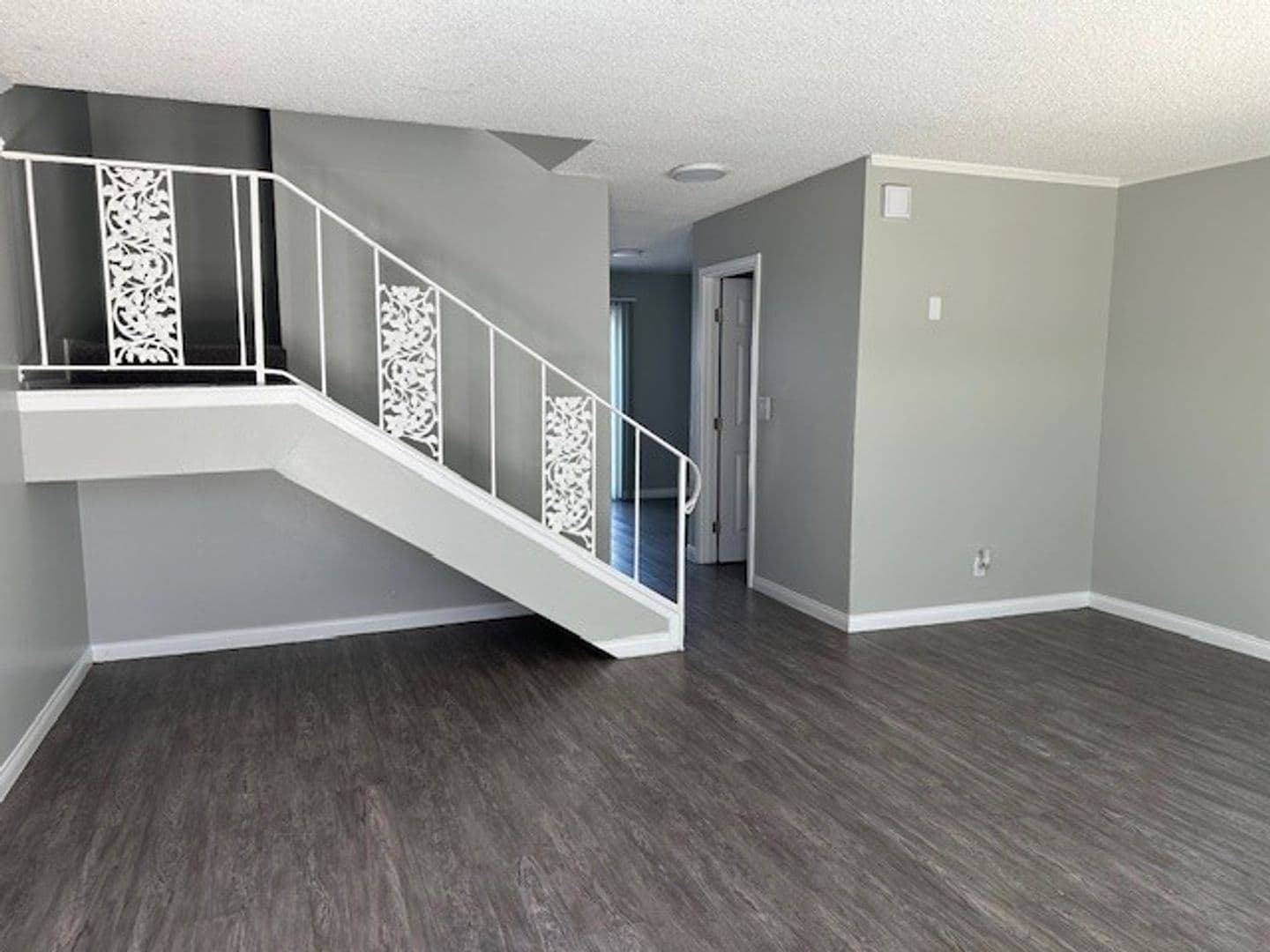 055 - Villa Del Sol Apartment Homes 3 of 8