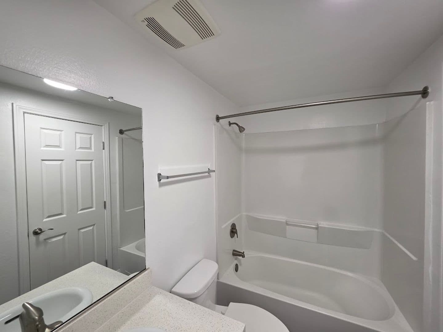 055 - Villa Del Sol Apartment Homes 5 of 9