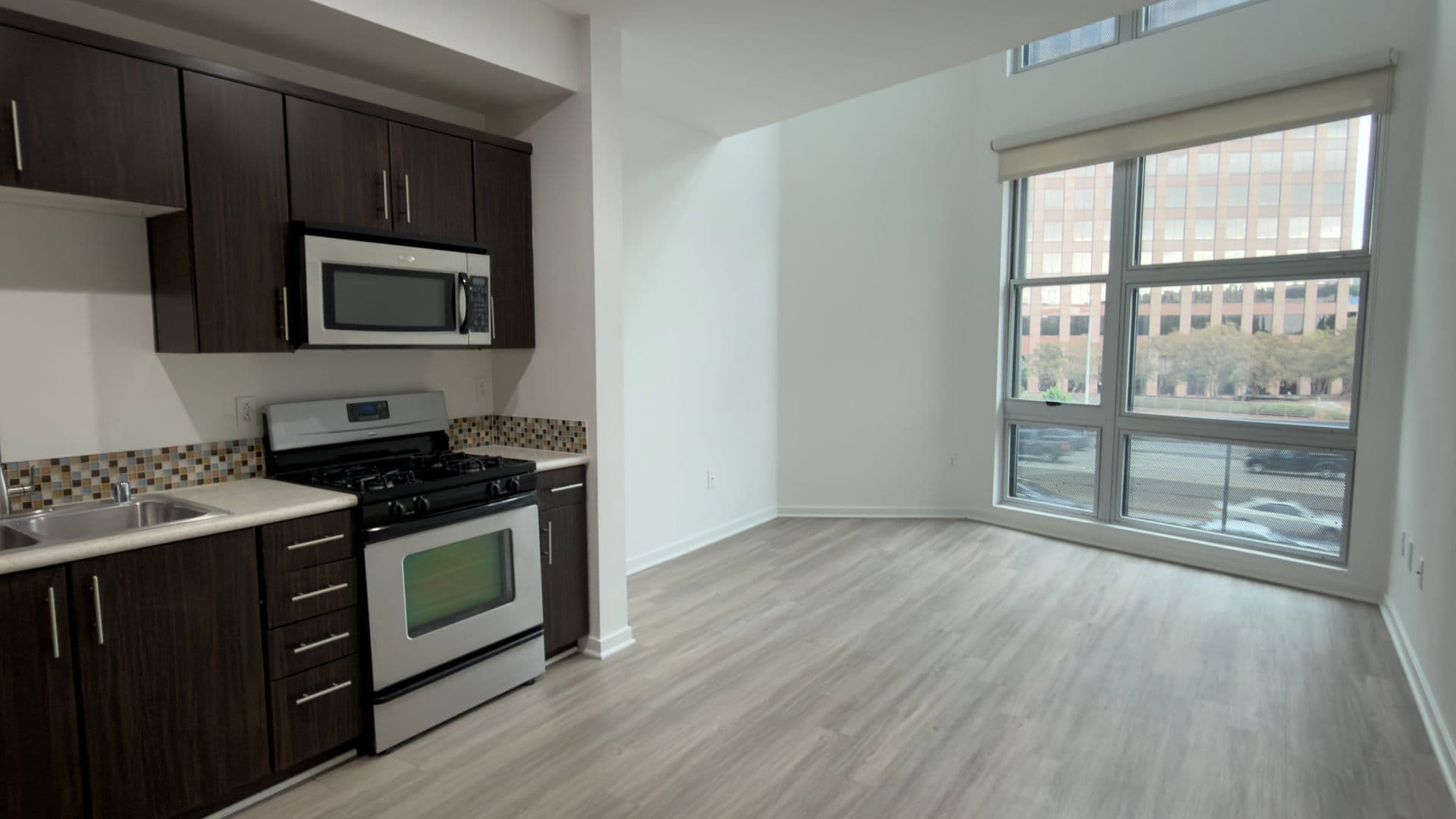 135 - Canvas LA Apartments 2 of 8