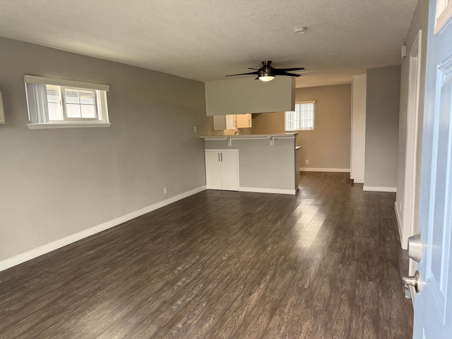 055 - Villa Del Sol Apartment Homes 2 of 6