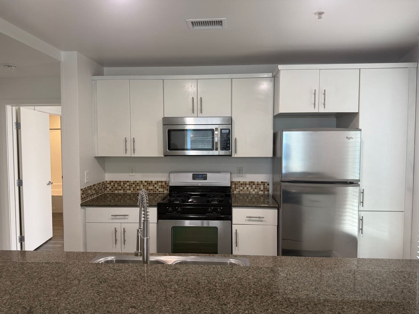 135 - Canvas LA Apartments 2 of 6