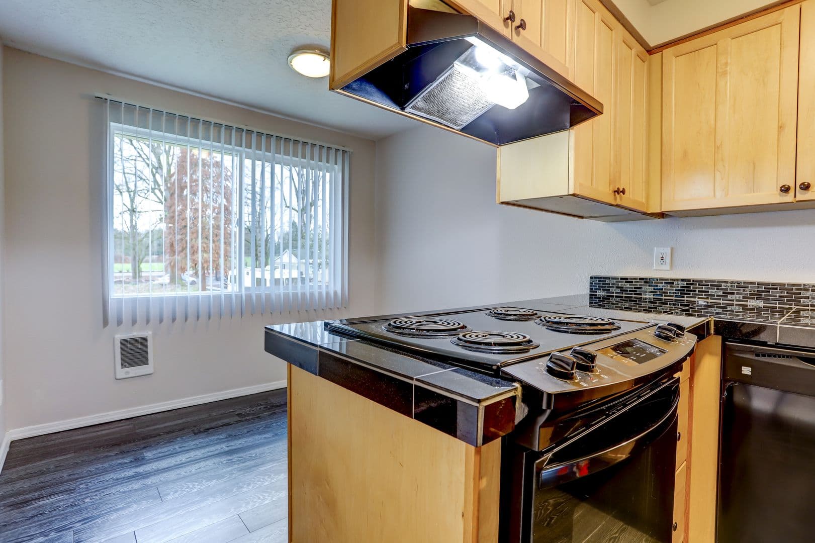 Carriage Estates-CCM-3130S 4 of 21