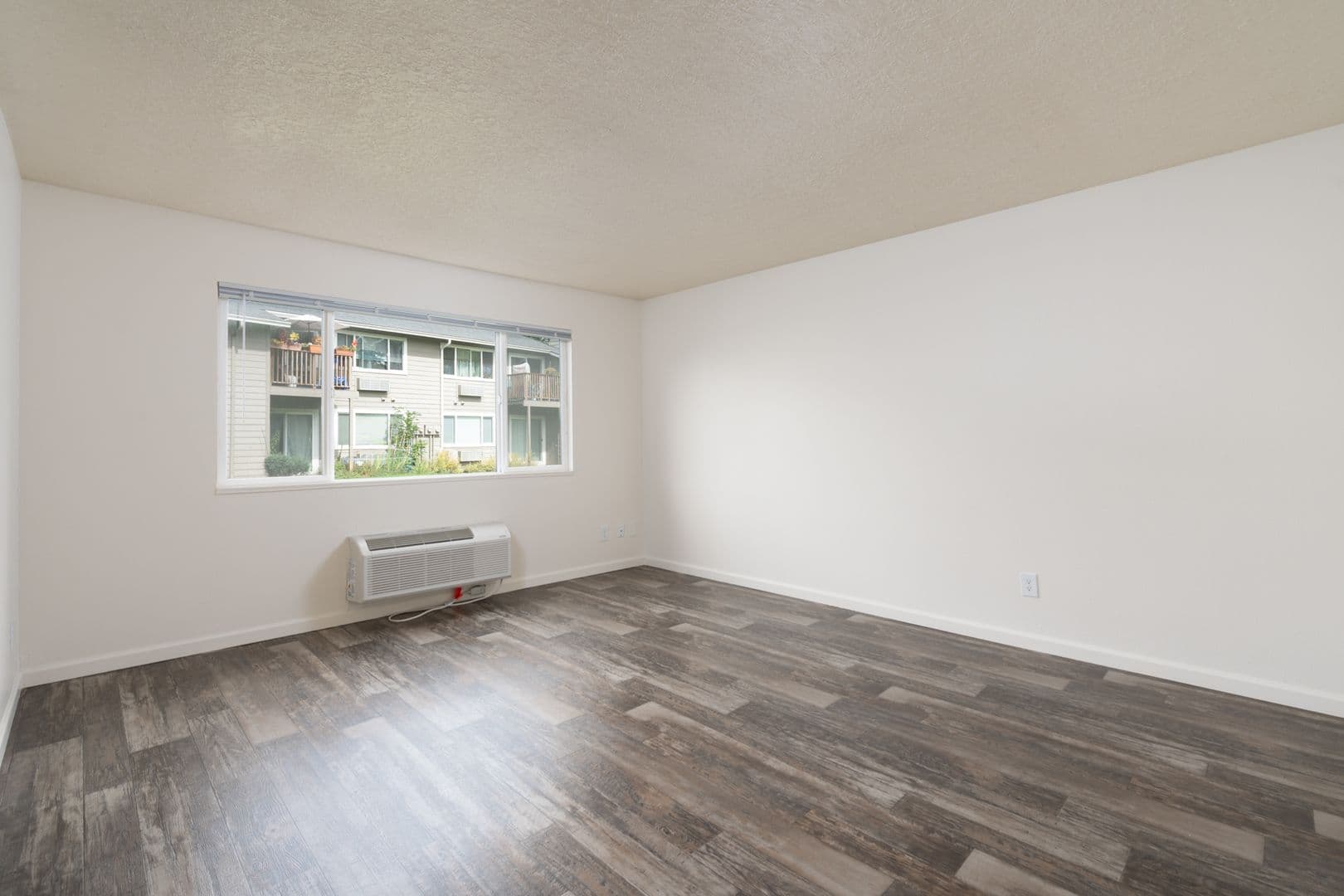 Applegate Apartments 15 of 24