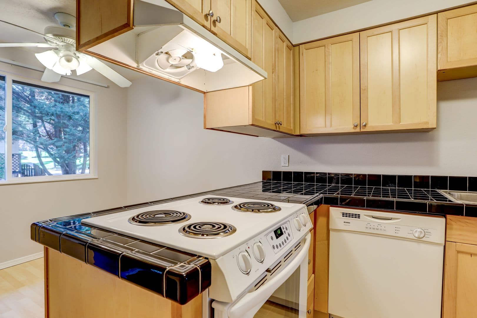 Carriage Estates-CCM-3130S 4 of 20