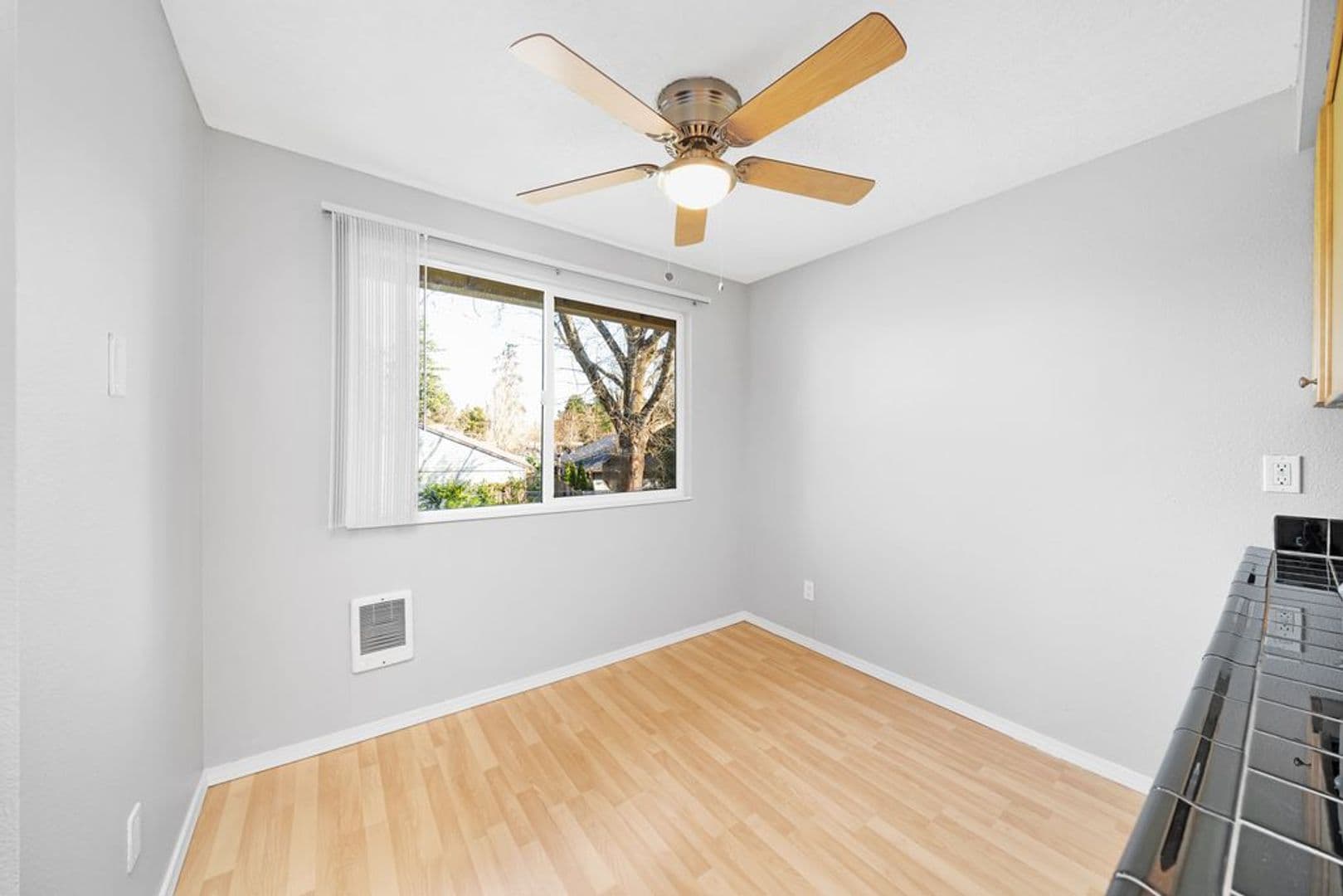 Carriage Estates-CCM-3130S 2 of 28