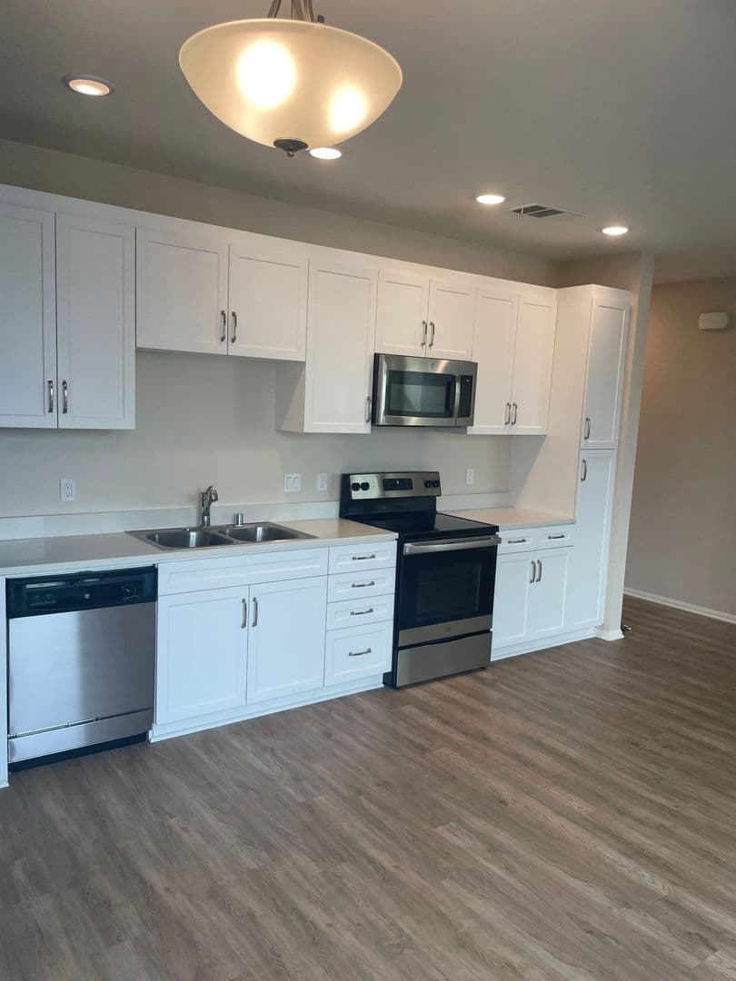 Huge 1bed, Open Floor Plan, W/D in-unit + parking: Chula Vista at 3rd St. 22 of 22