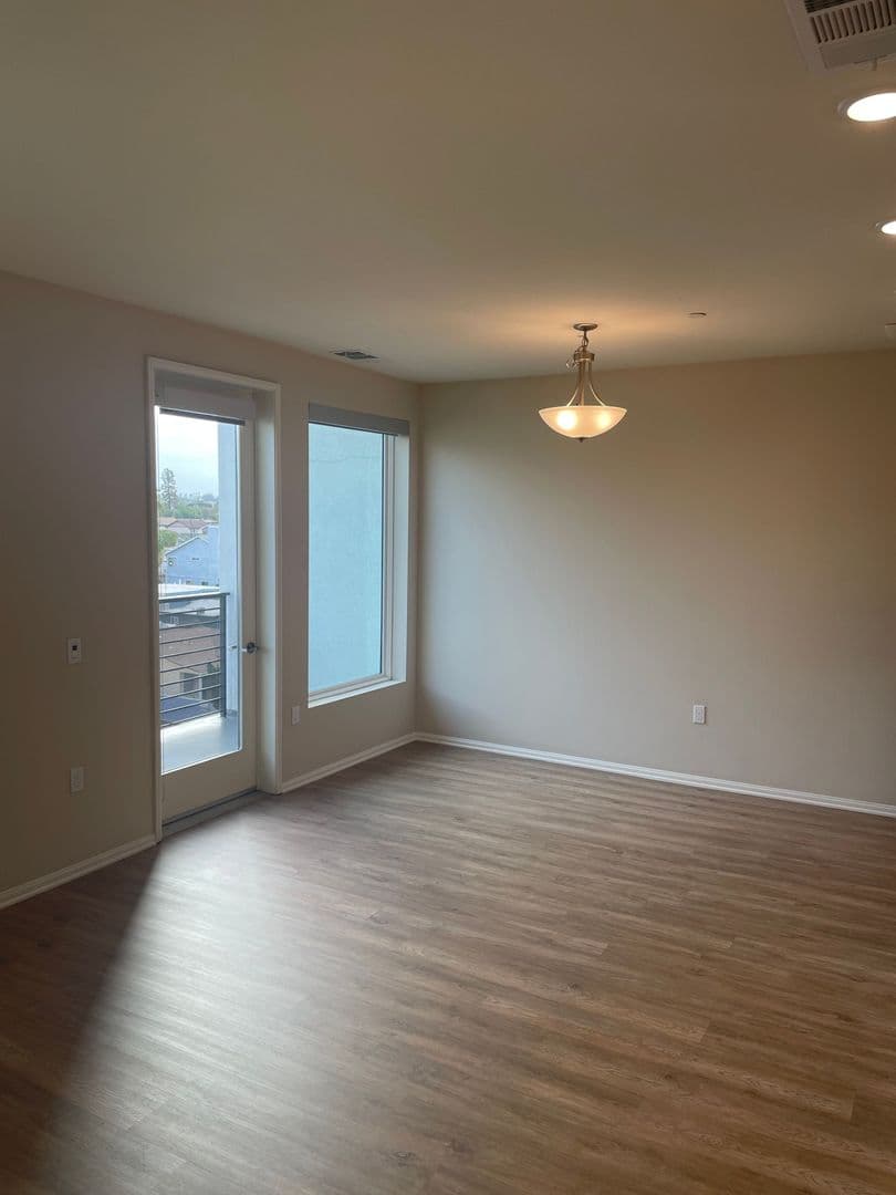 Huge 1bed, Open Floor Plan, W/D in-unit + parking: Chula Vista at 3rd St. 21 of 22