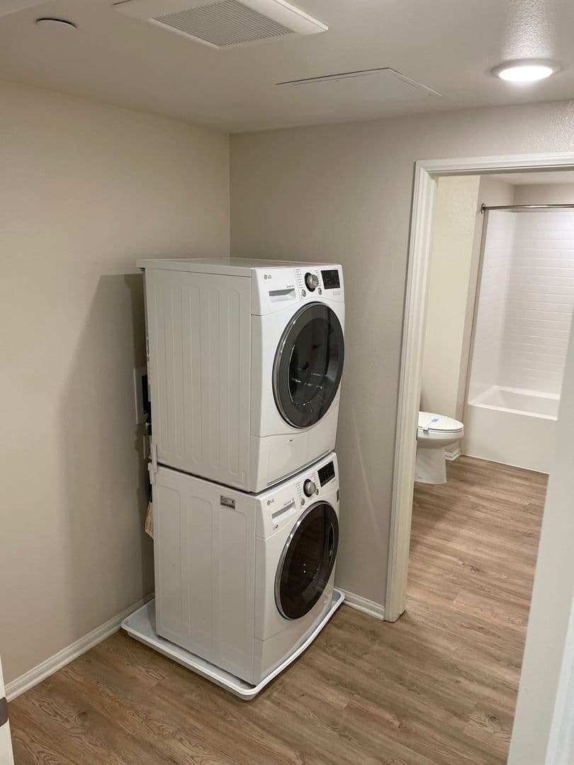 Huge 1bed, Open Floor Plan, W/D in-unit + parking: Chula Vista at 3rd St. 8 of 22