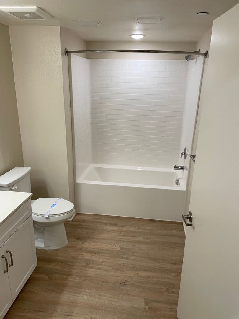 Huge 1bed, Open Floor Plan, W/D in-unit + parking: Chula Vista at 3rd St. 10 of 22