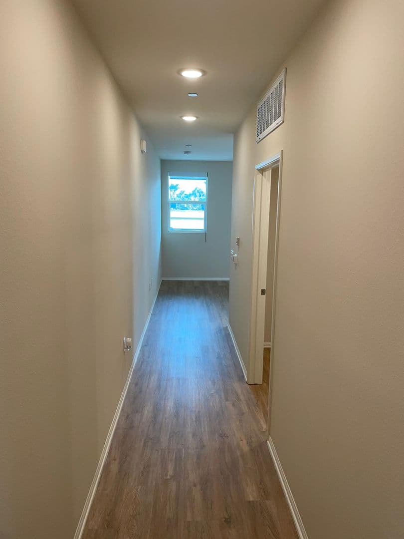 Huge 1bed, Open Floor Plan, W/D in-unit + parking: Chula Vista at 3rd St. 5 of 22