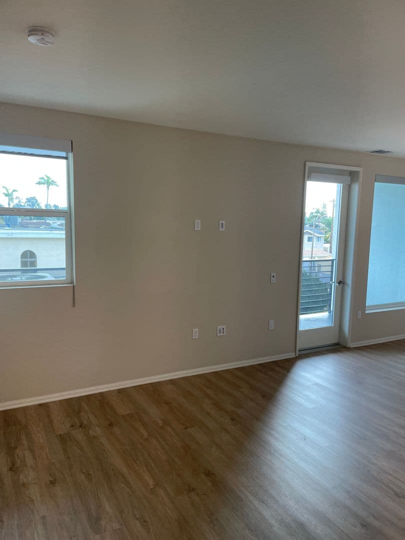 Huge 1bed, Open Floor Plan, W/D in-unit + parking: Chula Vista at 3rd St. 14 of 22