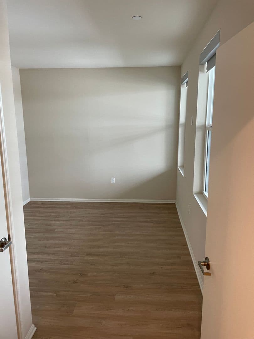 Huge 1bed, Open Floor Plan, W/D in-unit + parking: Chula Vista at 3rd St. 6 of 22