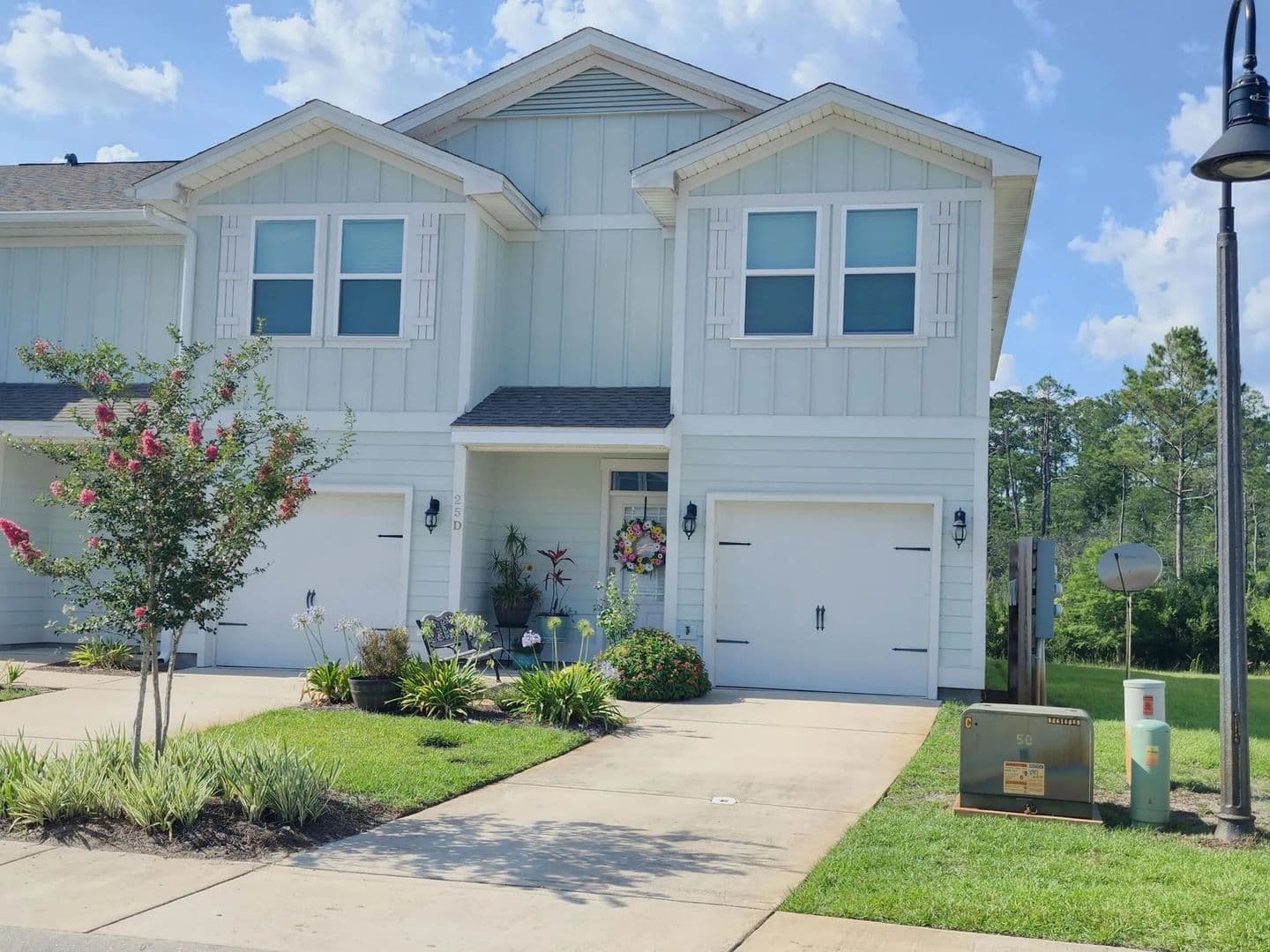 25 Crossing Ln #D 1 of 19