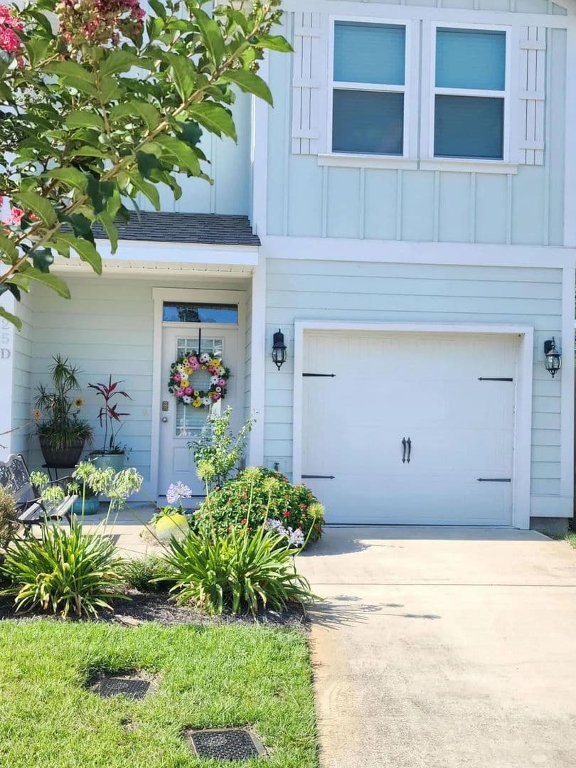 25 Crossing Ln #D 8 of 19