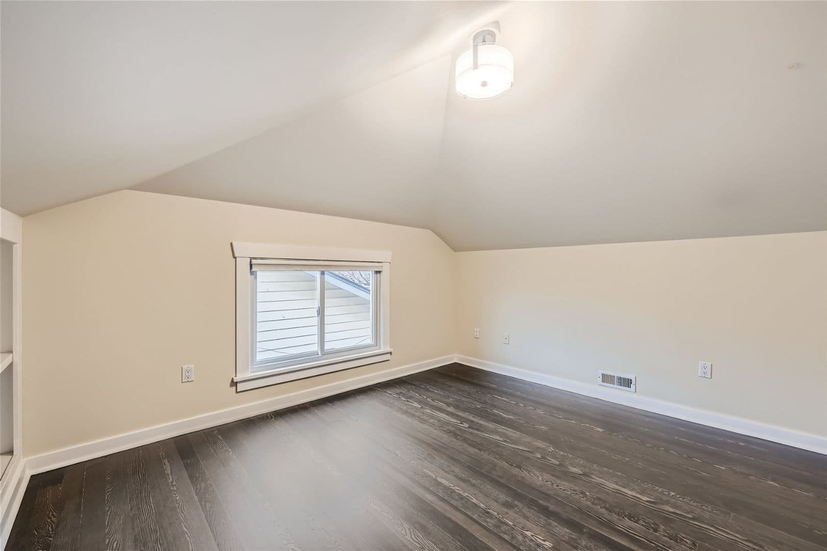 7522 9th Ave NE, Seattle WA 98115 22 of 32