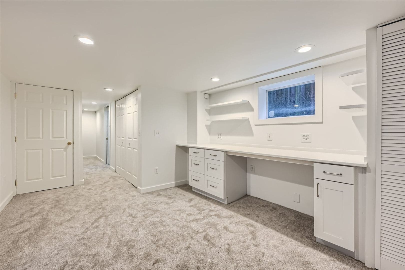 7522 9th Ave NE, Seattle WA 98115 30 of 32
