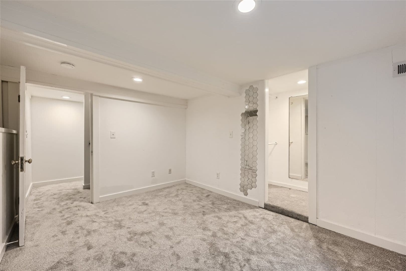 7522 9th Ave NE, Seattle WA 98115 28 of 32