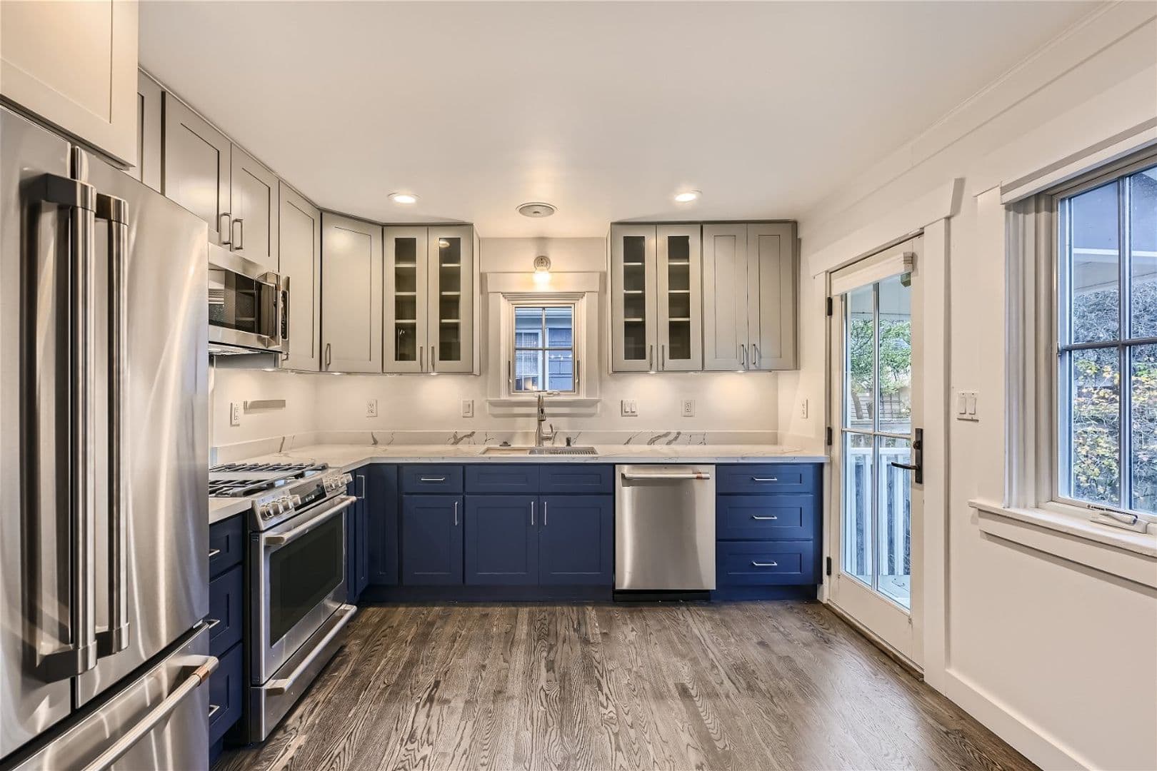 7522 9th Ave NE, Seattle WA 98115 2 of 32