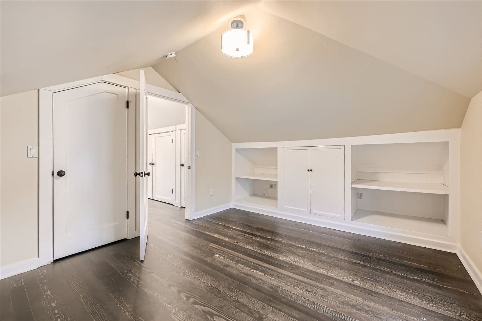 7522 9th Ave NE, Seattle WA 98115 23 of 32