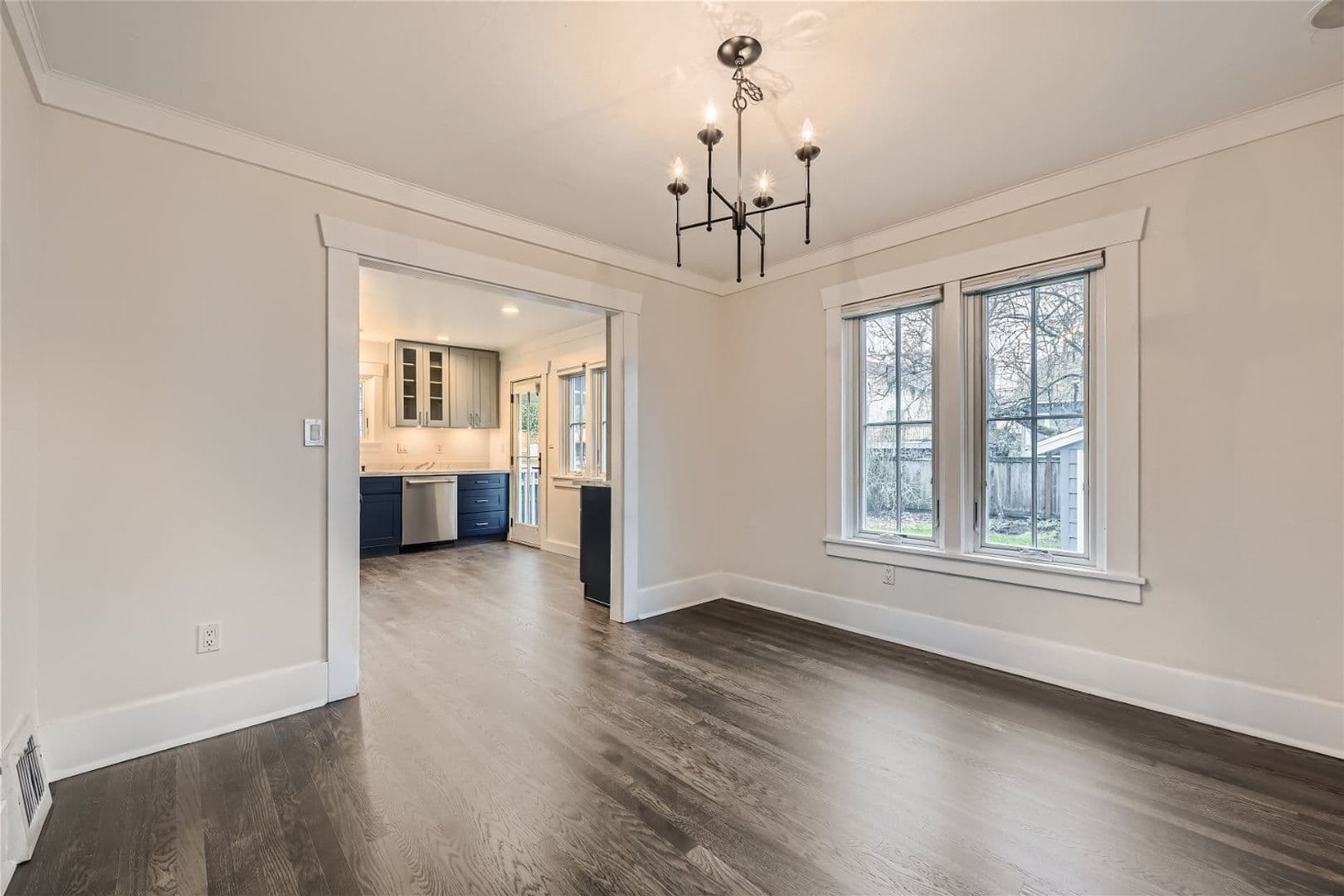 7522 9th Ave NE, Seattle WA 98115 16 of 32