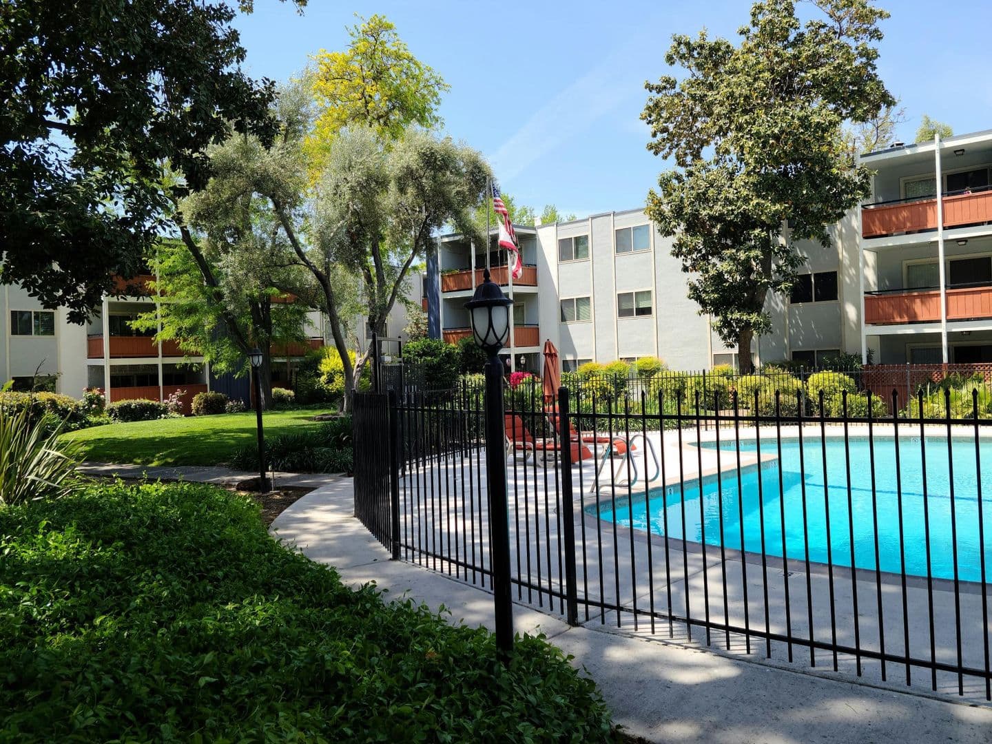 Huntington Apartments 9 of 9