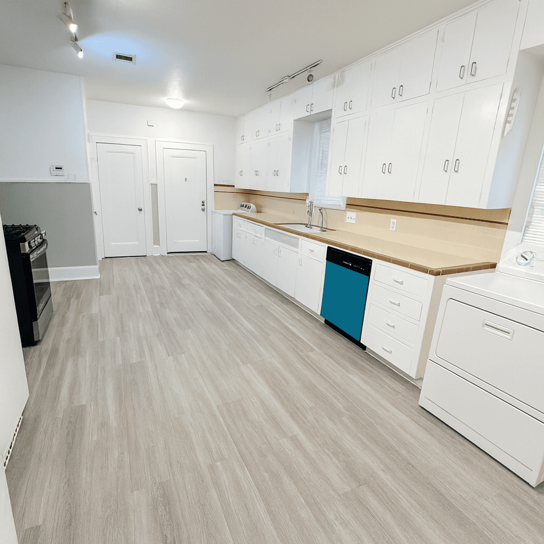 1115 W. 22nd 1/2 6 of 26